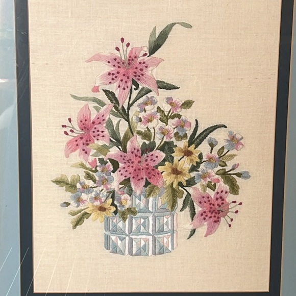 Elsa Williams Crystal Vase Framed Crewl Floral Arrangement - Picture 6 of 8